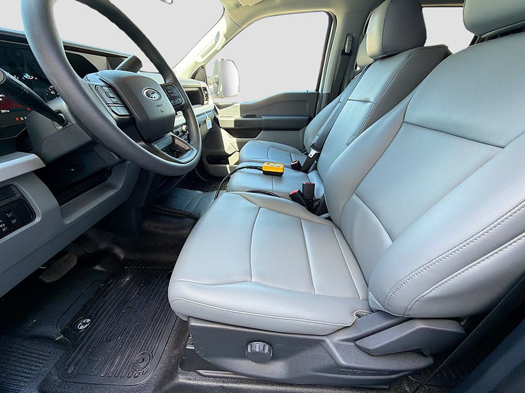 New 2026 Ford F550 4x4 Crew Cab image 17