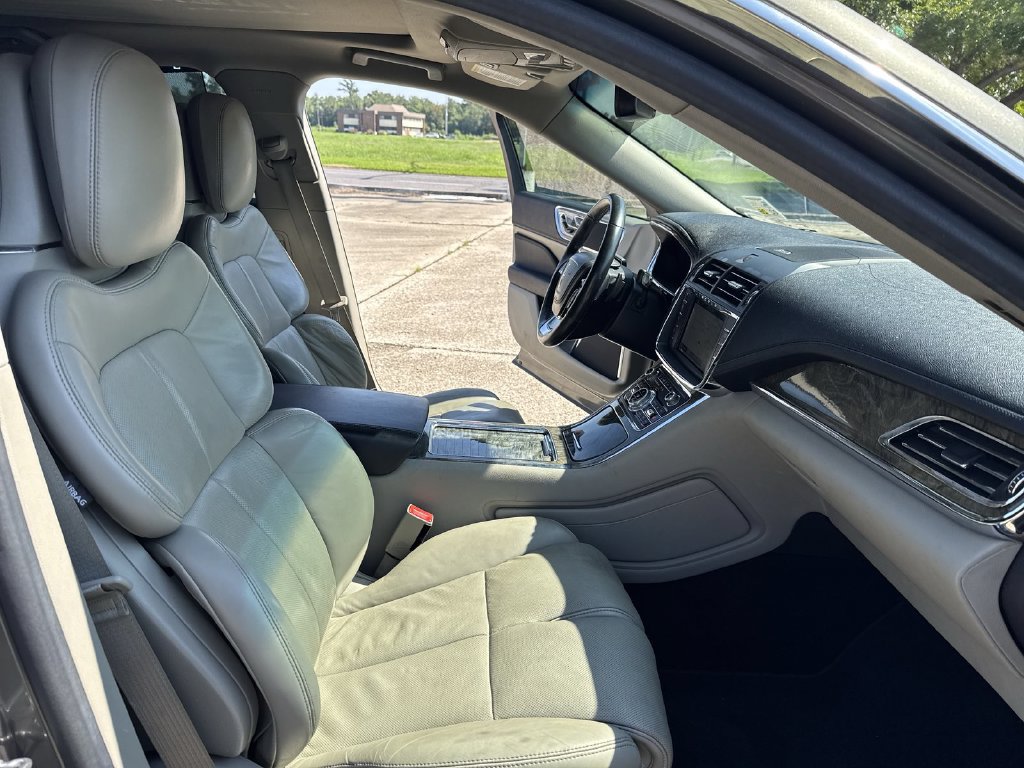 Used 2017 Lincoln Continental Reserve w/ Rear-seat Package AWD/4WD image 31