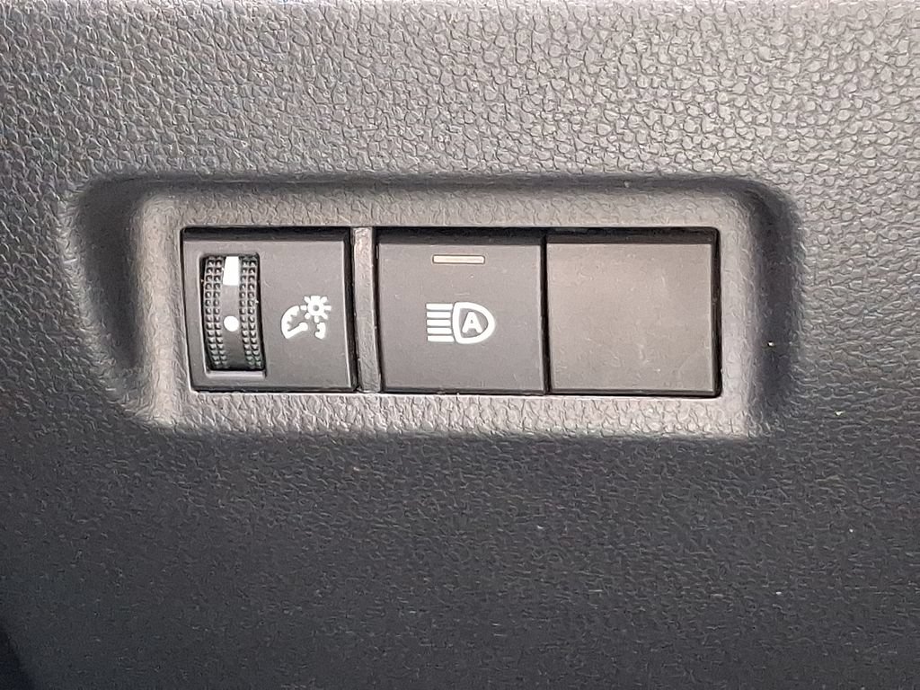 Used 2022 Toyota RAV4 LE AWD/4WD image 25