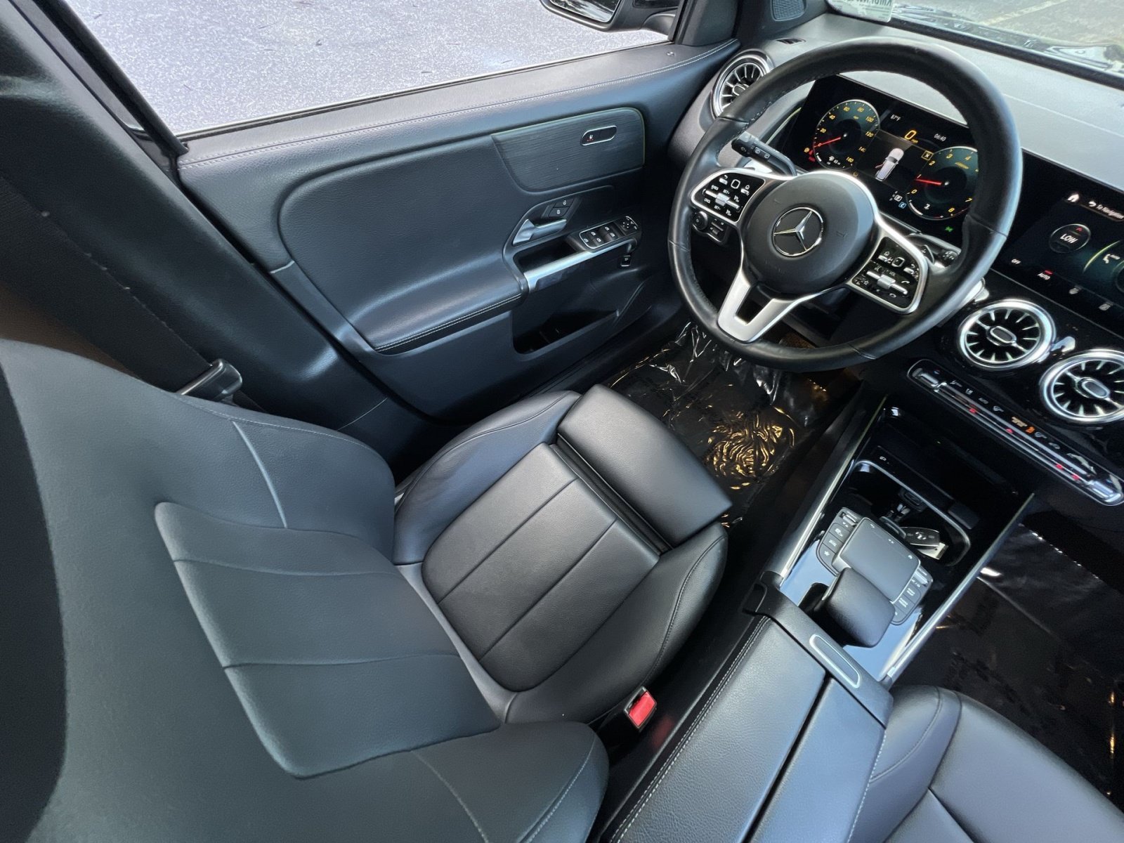 Used 2022 Mercedes-Benz GLB 250 4MATIC w/ Premium Package Lite image 16