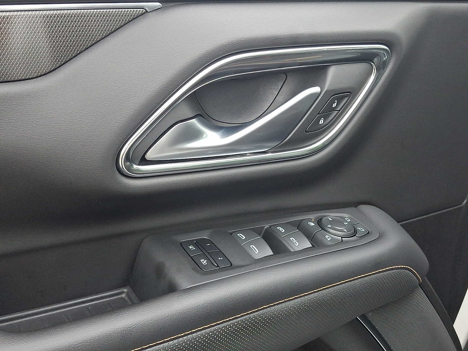 Used 2022 GMC Yukon AT4 AWD/4WD image 13