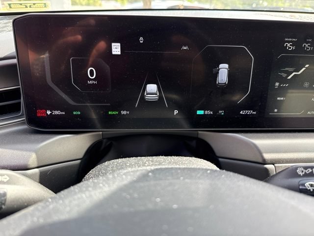 Certified 2024 Kia EV9 Light Long Range RWD image 9
