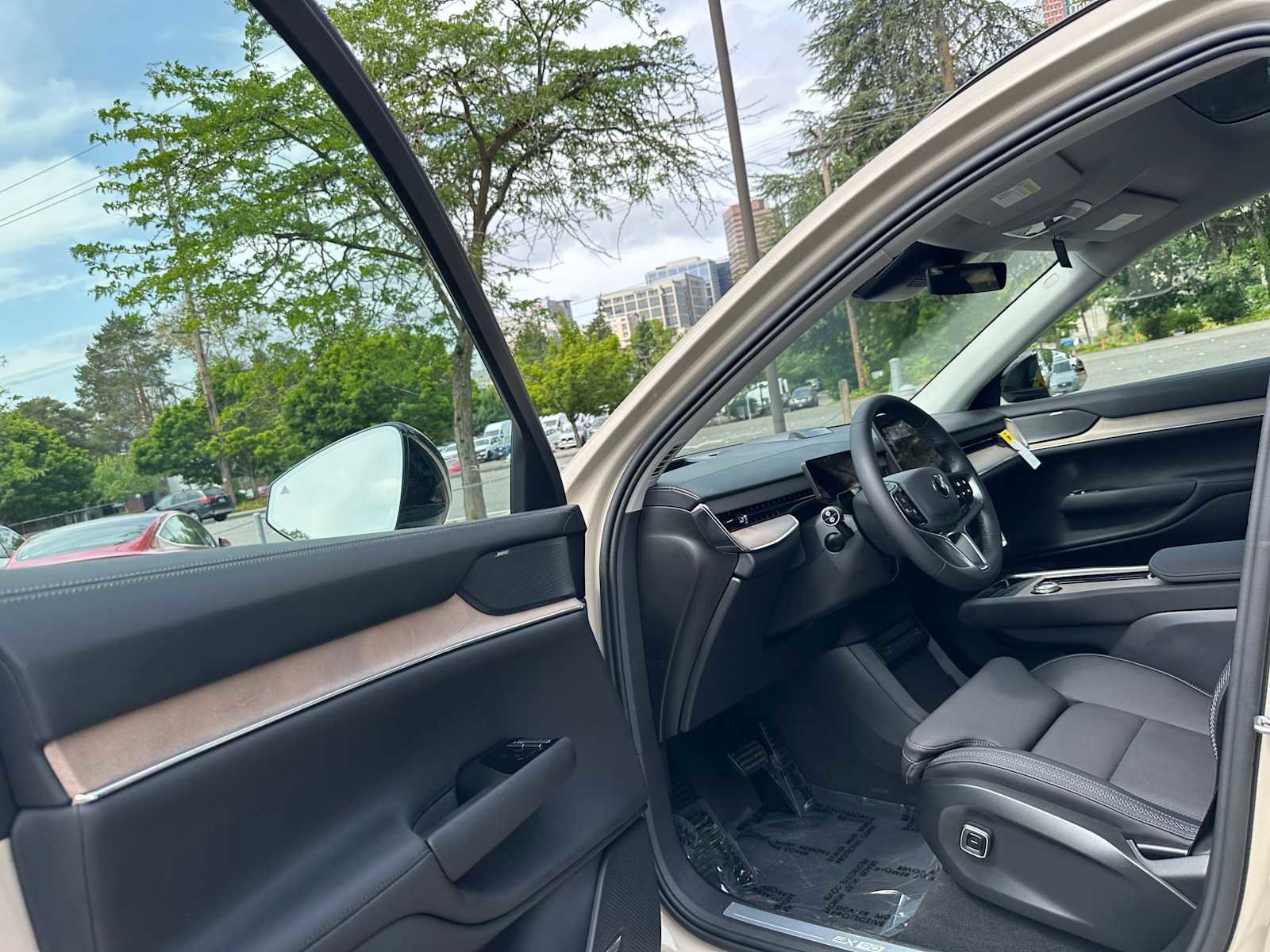 New 2025 Volvo EX90 Ultra image 21