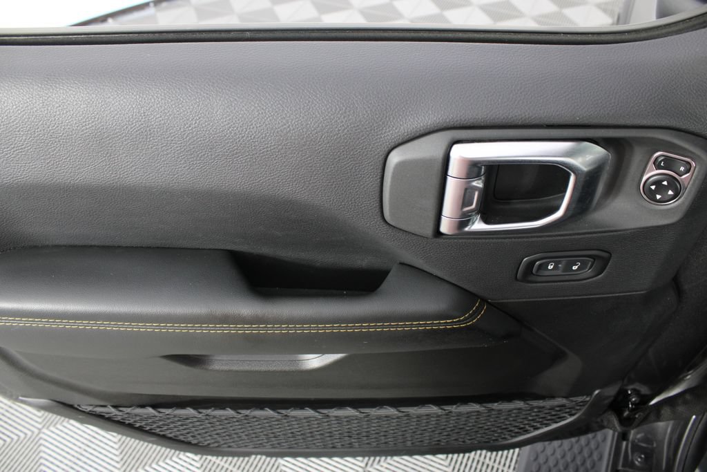 Used 2025 Jeep Wrangler Unlimited Sahara AWD/4WD image 13