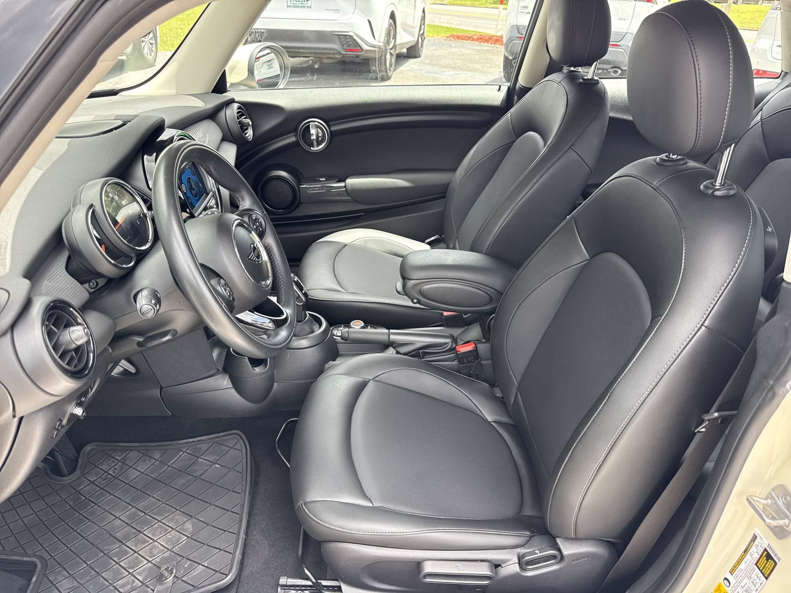 Used 2021 MINI Cooper 2-Door Hardtop FWD image 9