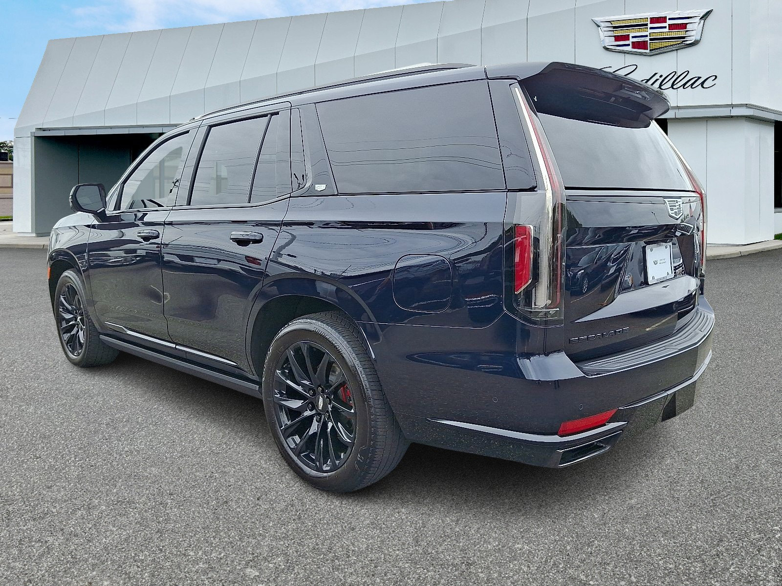 Certified 2022 Cadillac Escalade Sport Platinum w/ LPO, ONYX Package image 3