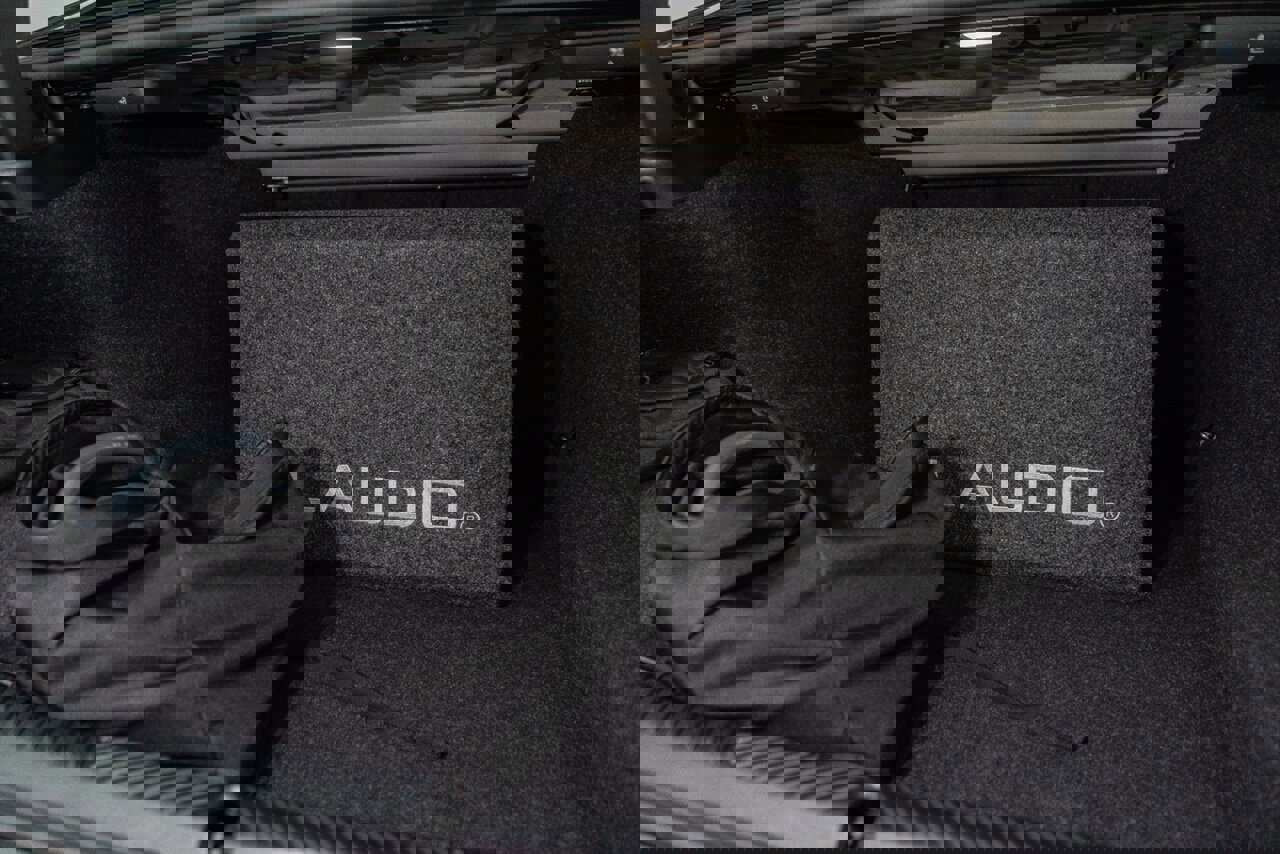 Used 2025 BMW M5 w/ Carbon Package image 36