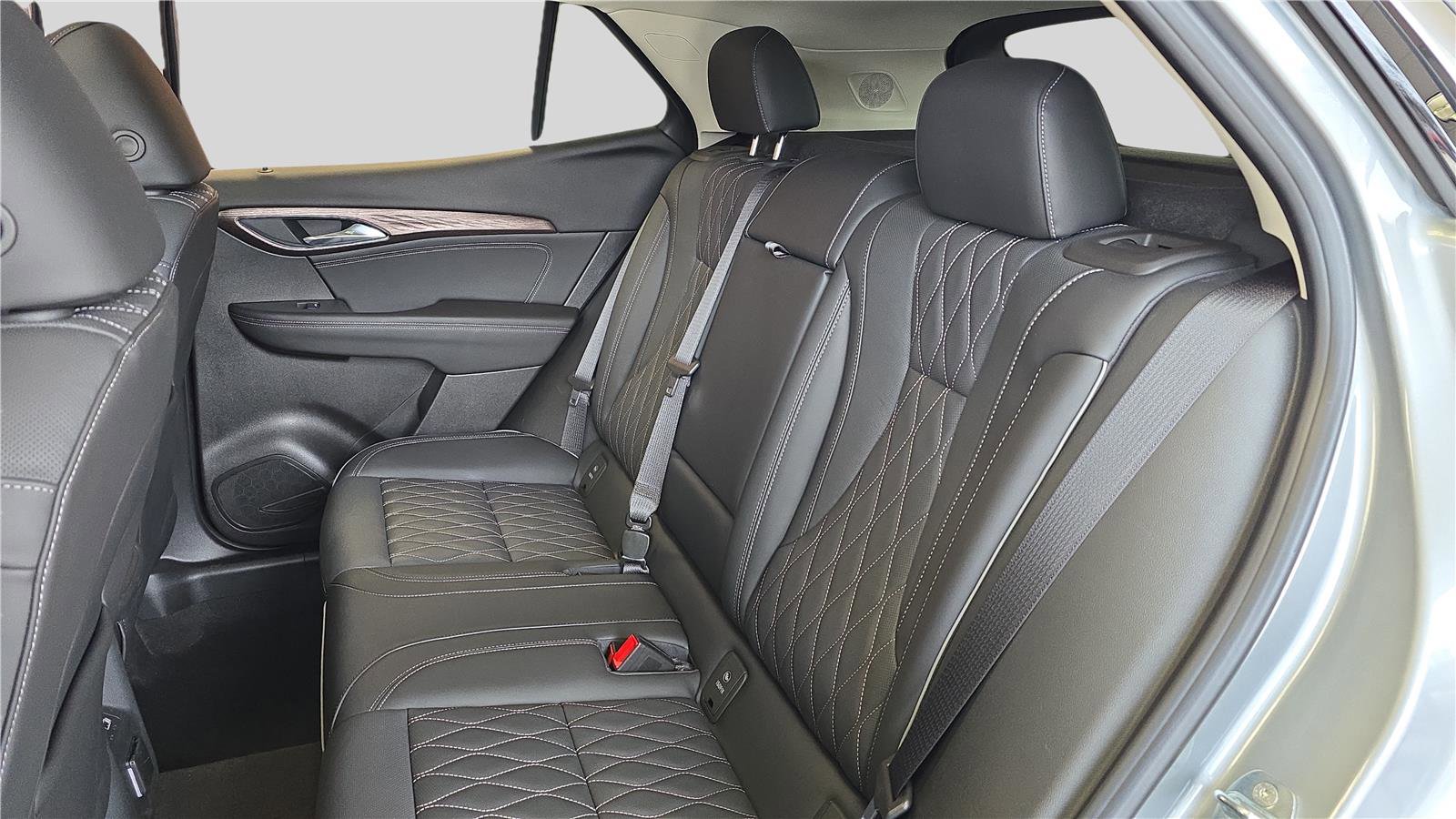 Used 2023 Buick Envision Avenir image 15