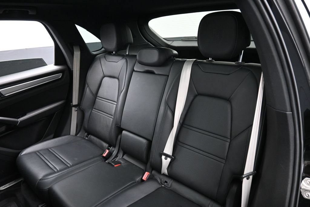 Certified 2023 Porsche Cayenne Platinum Edition AWD/4WD image 24