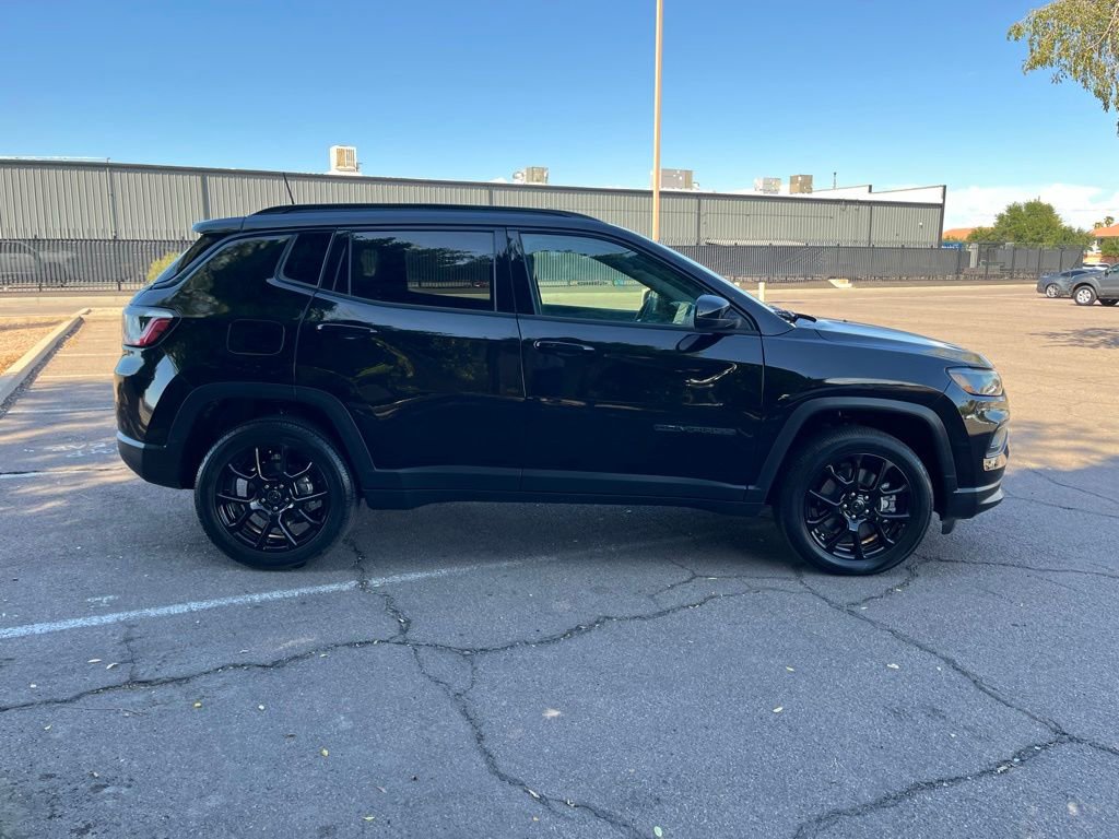 Used 2025 Jeep Compass Latitude w/ Altitude Special Edition image 10