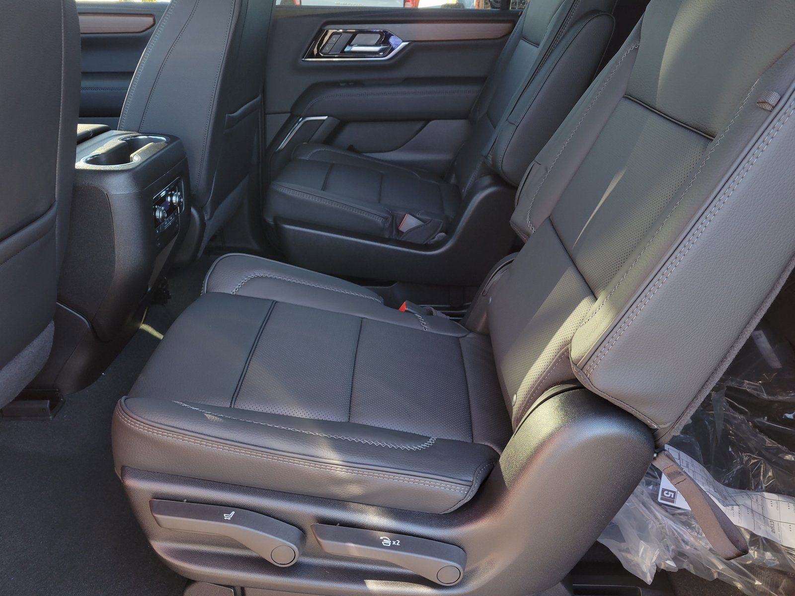 New 2026 GMC Yukon XL Denali w/ Sun & Power Step Package AWD/4WD image 7