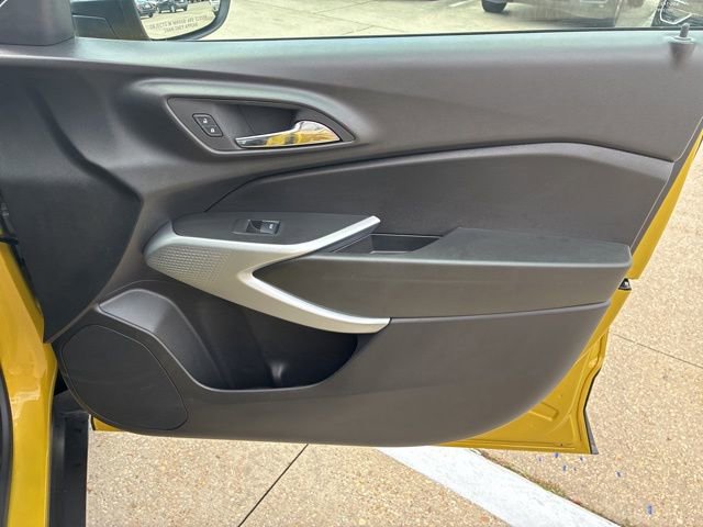 Used 2025 Chevrolet Trax RS w/ Sunroof Package image 13