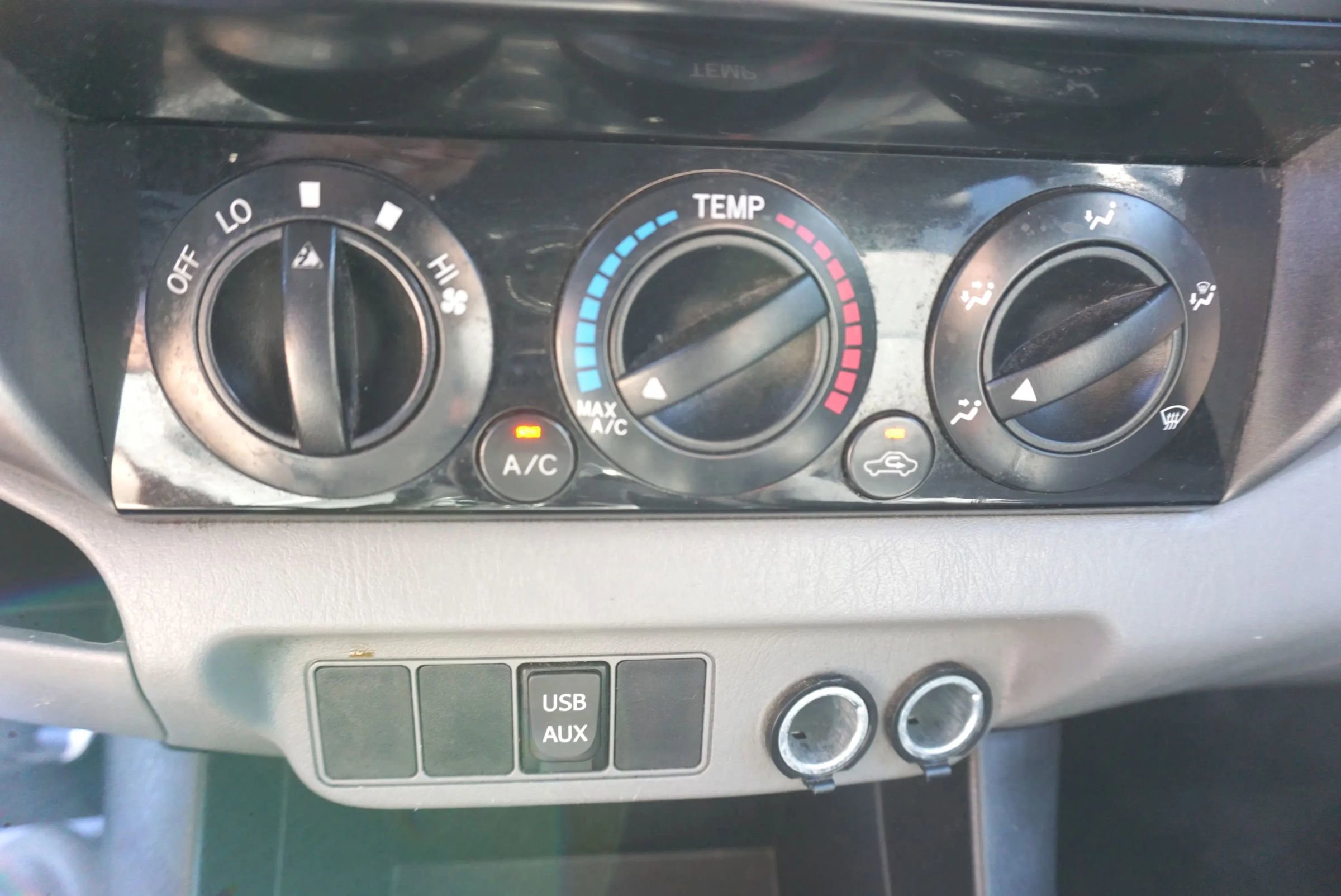 Used 2014 Toyota Tacoma PreRunner w/ SR5 Package RWD image 26