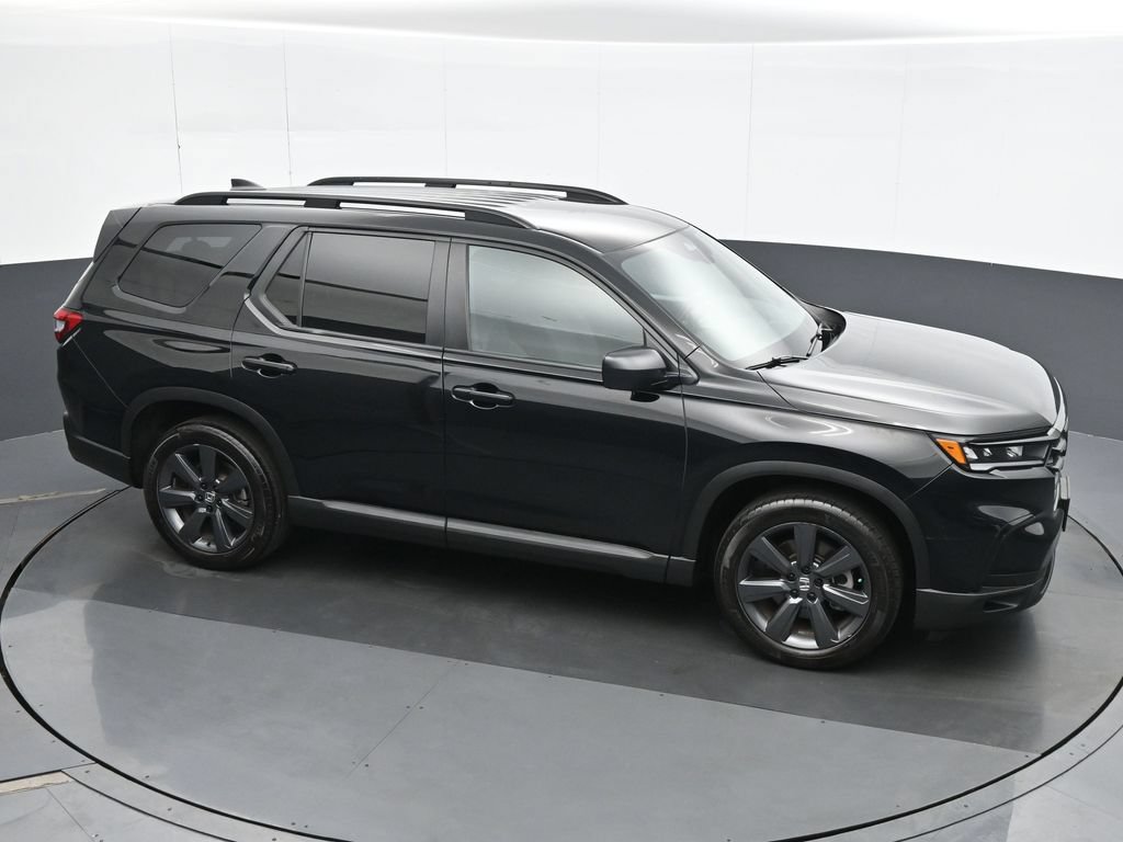 Used 2025 Honda Pilot Sport image 24