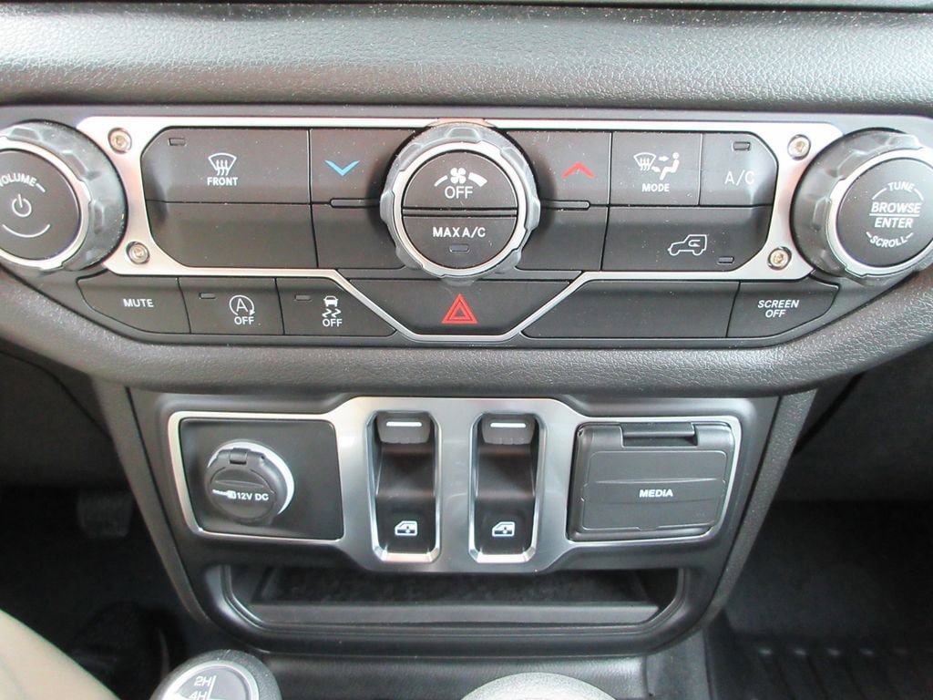 Used 2025 Jeep Wrangler Sport AWD/4WD image 22