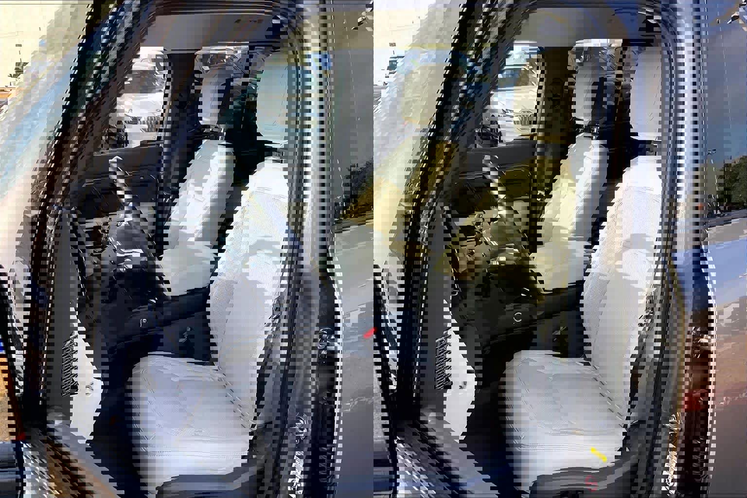 Used 2023 Land Rover Defender 110 SE image 27