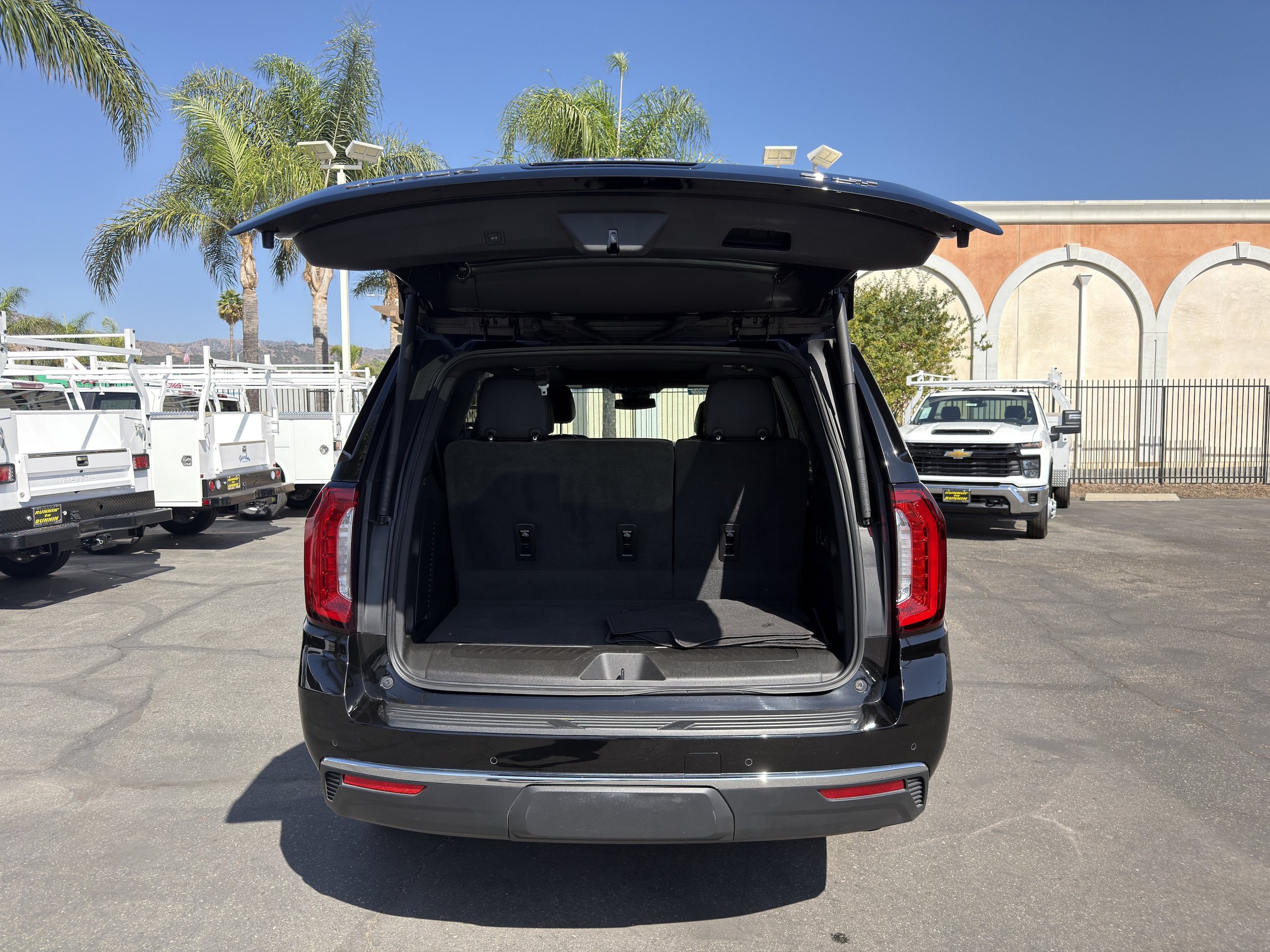 Used 2023 GMC Yukon SLT w/ SLT Luxury Package AWD/4WD image 15