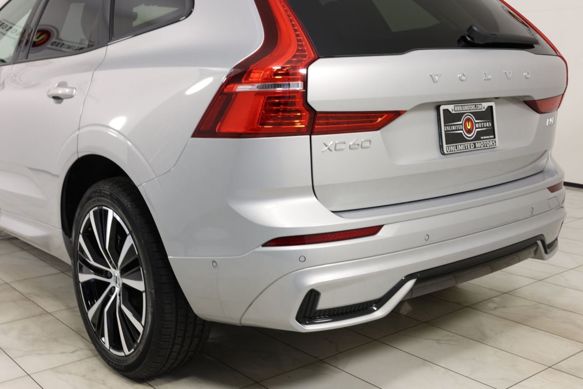 Used 2025 Volvo XC60 B5 Plus AWD/4WD image 44