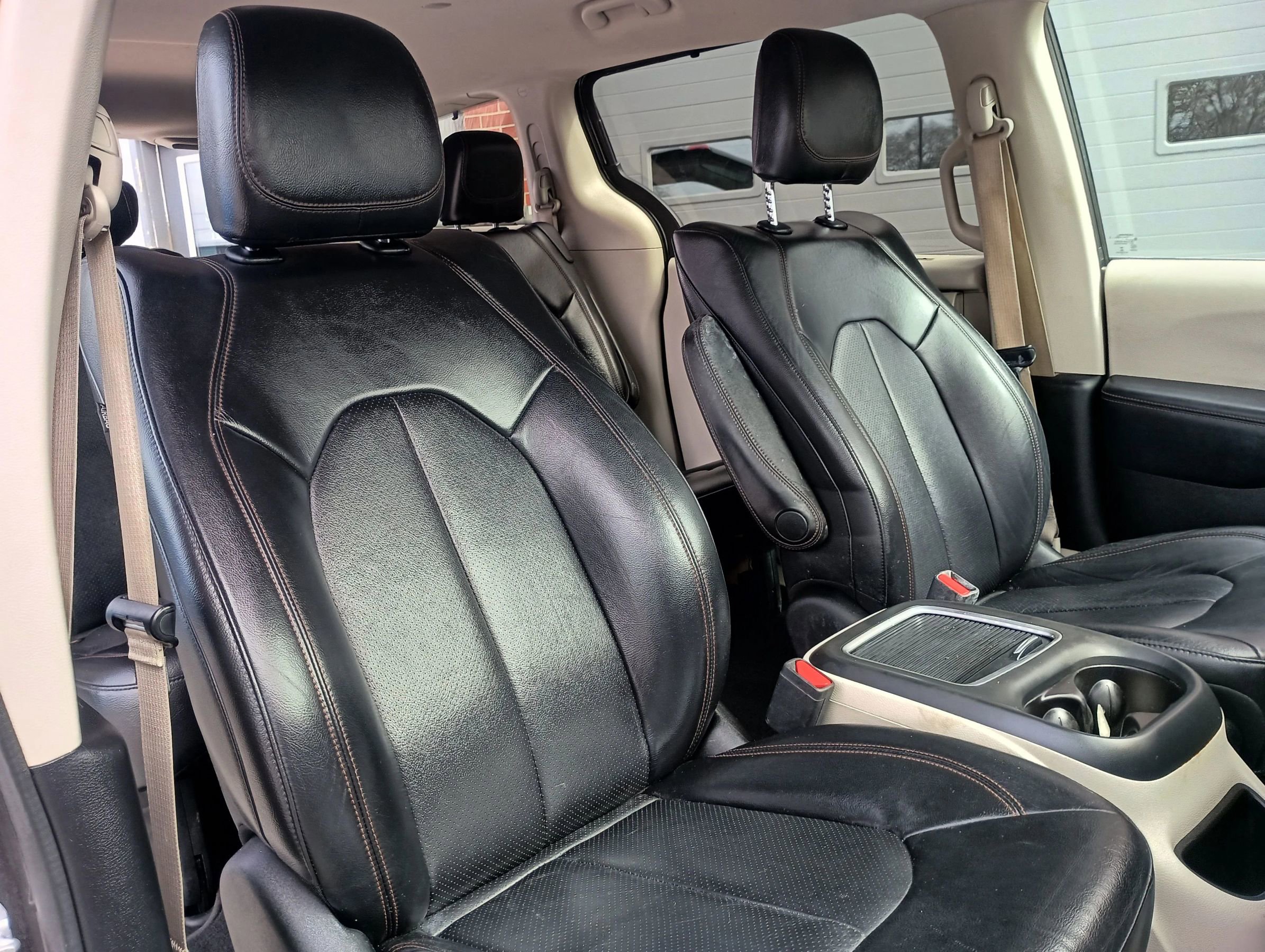 Used 2017 Chrysler Pacifica Touring-L Plus w/ Tire & Wheel Group image 14