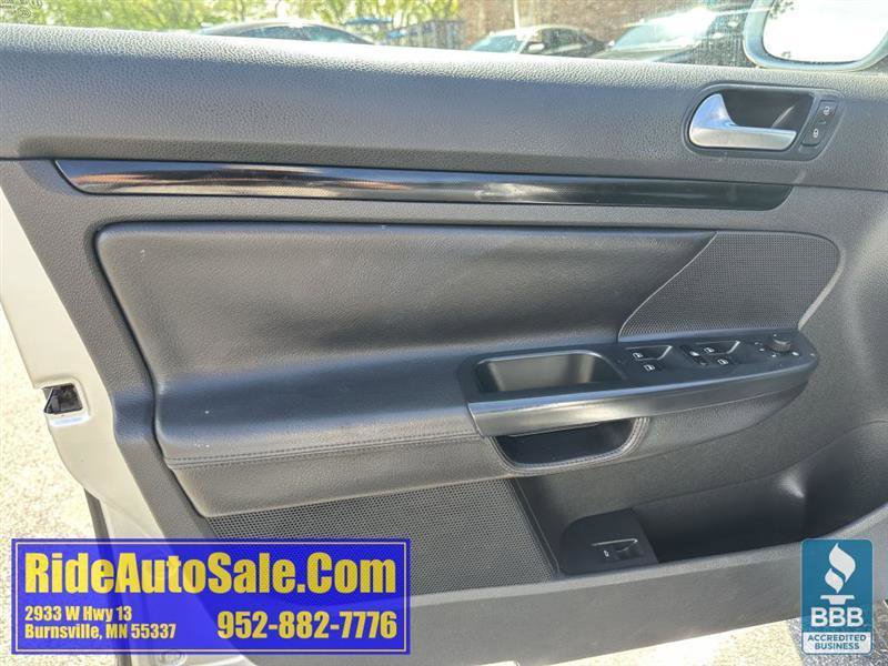 Used 2011 Volkswagen Jetta TDI FWD image 9