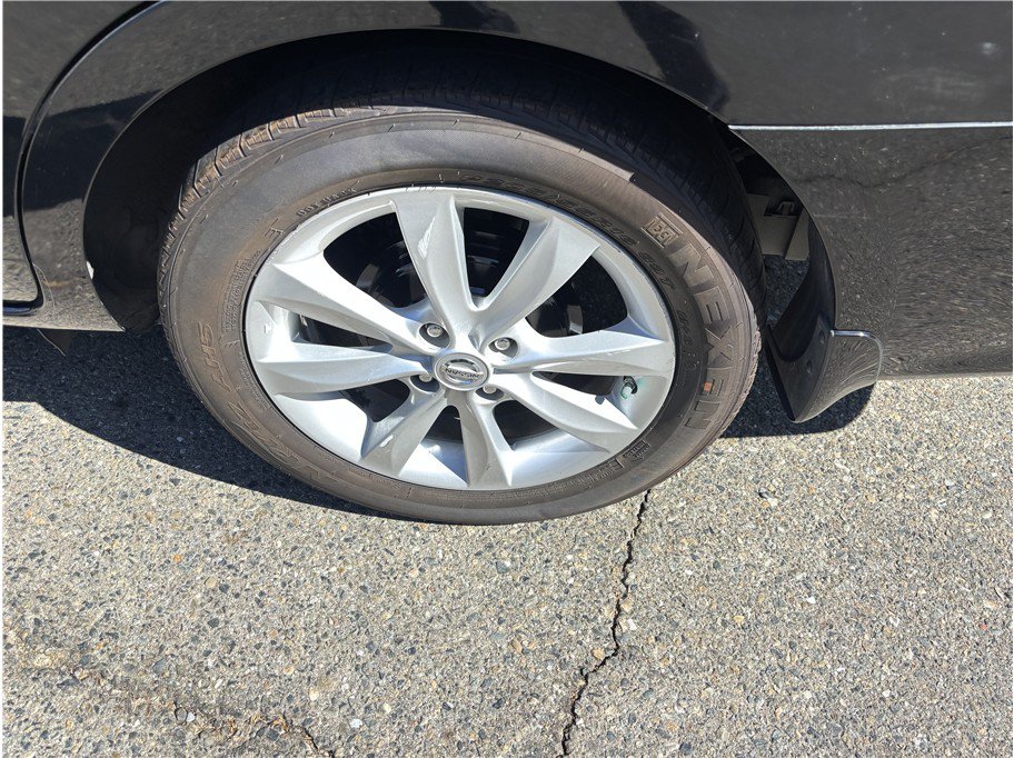 Used 2015 Nissan Versa w/ SL Tech Package FWD image 8