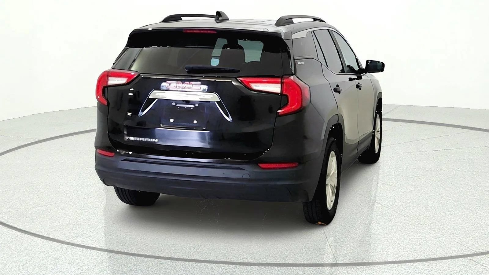 Used 2023 GMC Terrain SLE w/ Driver Convenience Package FWD image 6