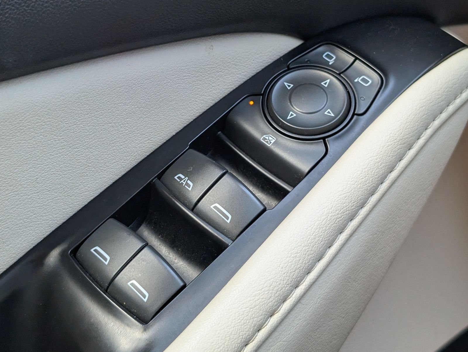 Used 2023 Buick Enclave Essence FWD image 21