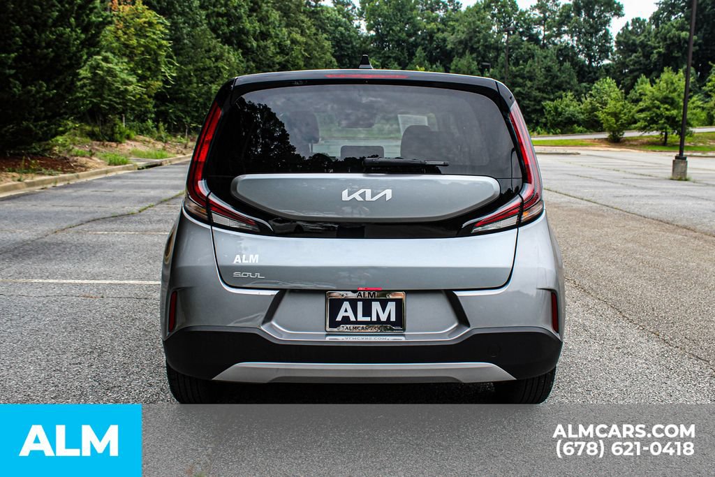 Used 2025 Kia Soul LX w/ LX Technology Package FWD image 11