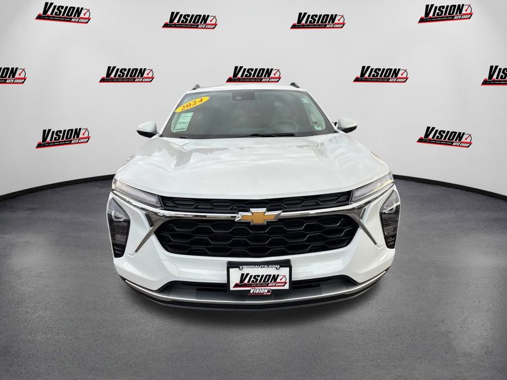 Used 2024 Chevrolet Trax LT w/ Driver Confidence Package video 2