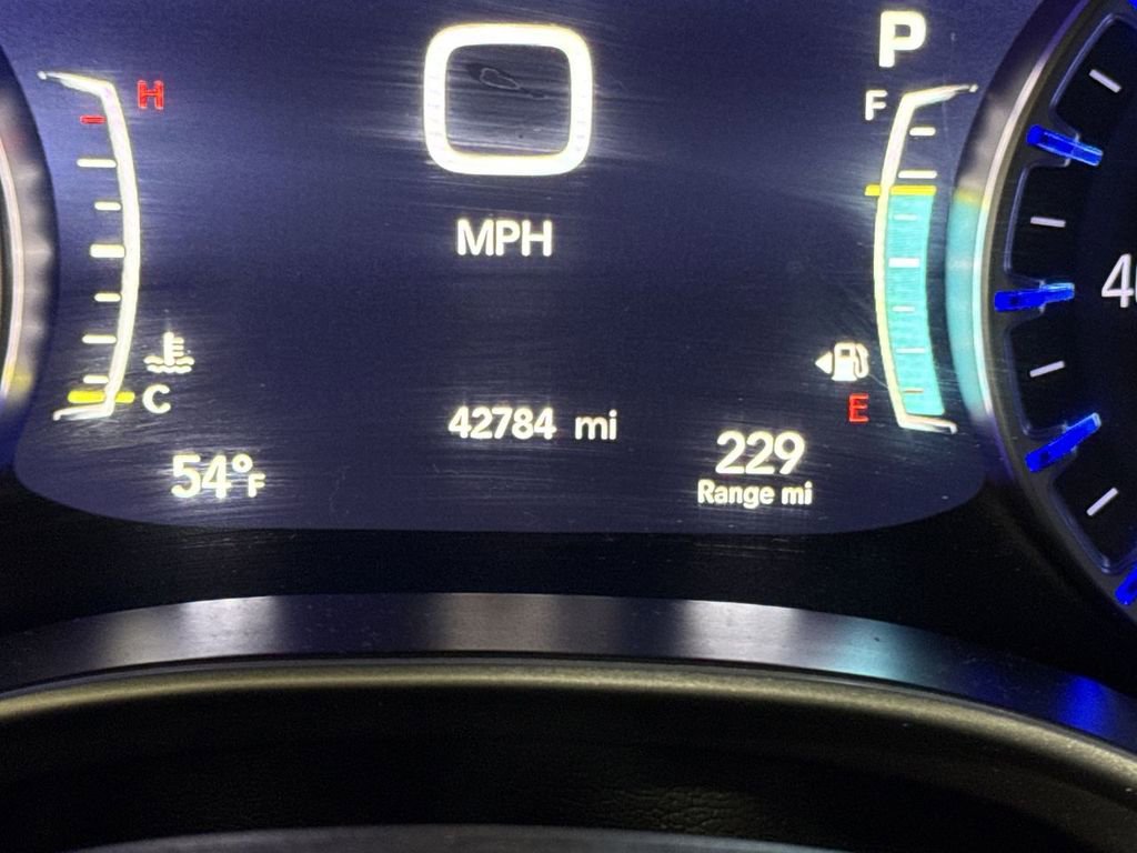 Used 2024 Chrysler Pacifica Touring-L image 13