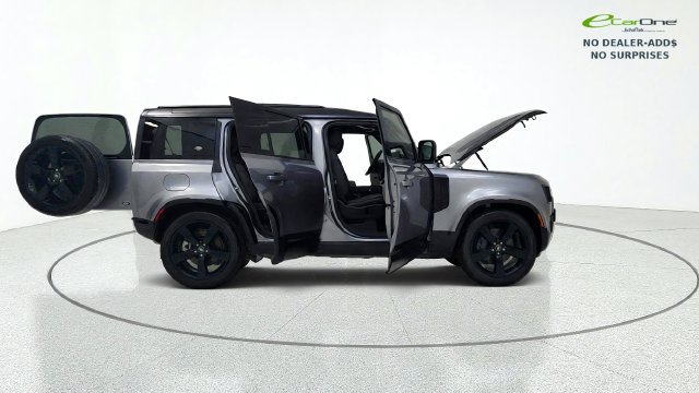 Used 2022 Land Rover Defender 110 X-Dynamic SE AWD/4WD image 20