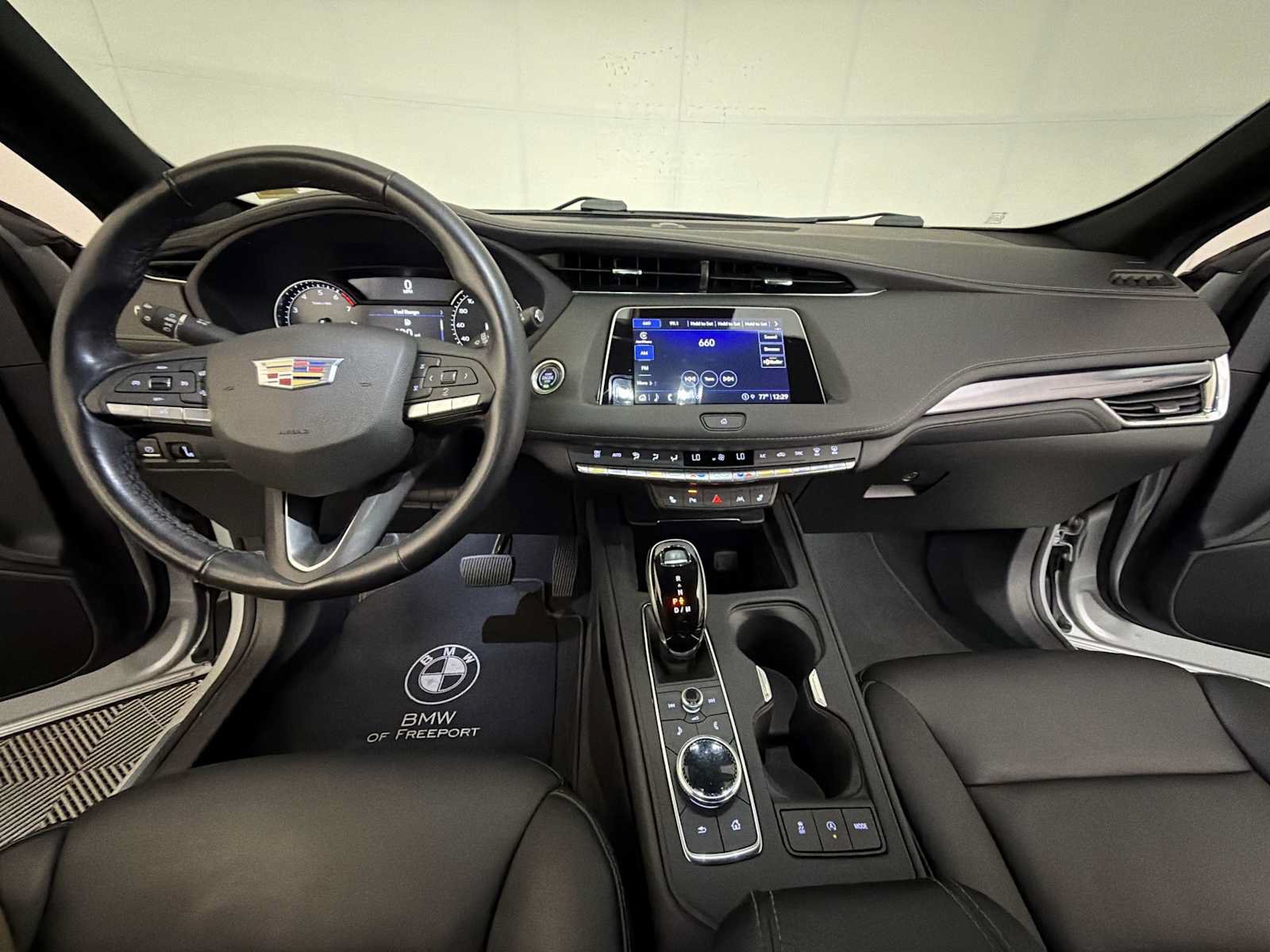 Used 2022 Cadillac XT4 Luxury w/ Cold Weather Package AWD/4WD image 14