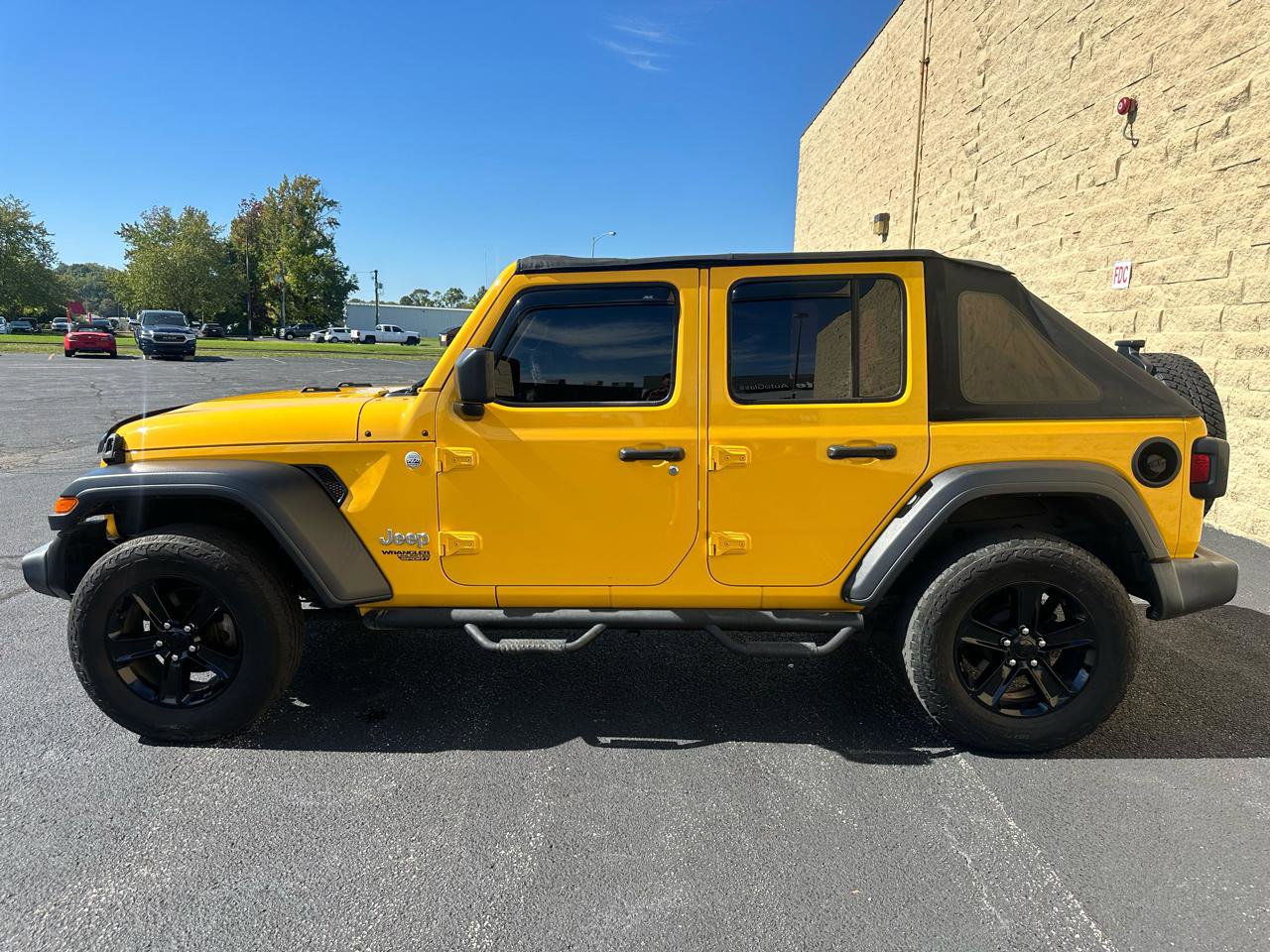 Used 2019 Jeep Wrangler Unlimited Sport AWD/4WD image 2