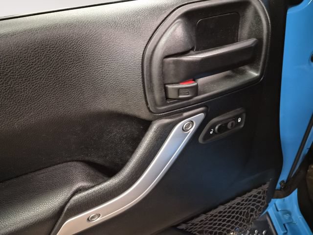 Used 2017 Jeep Wrangler Unlimited Sahara w/ Connectivity Group AWD/4WD image 10