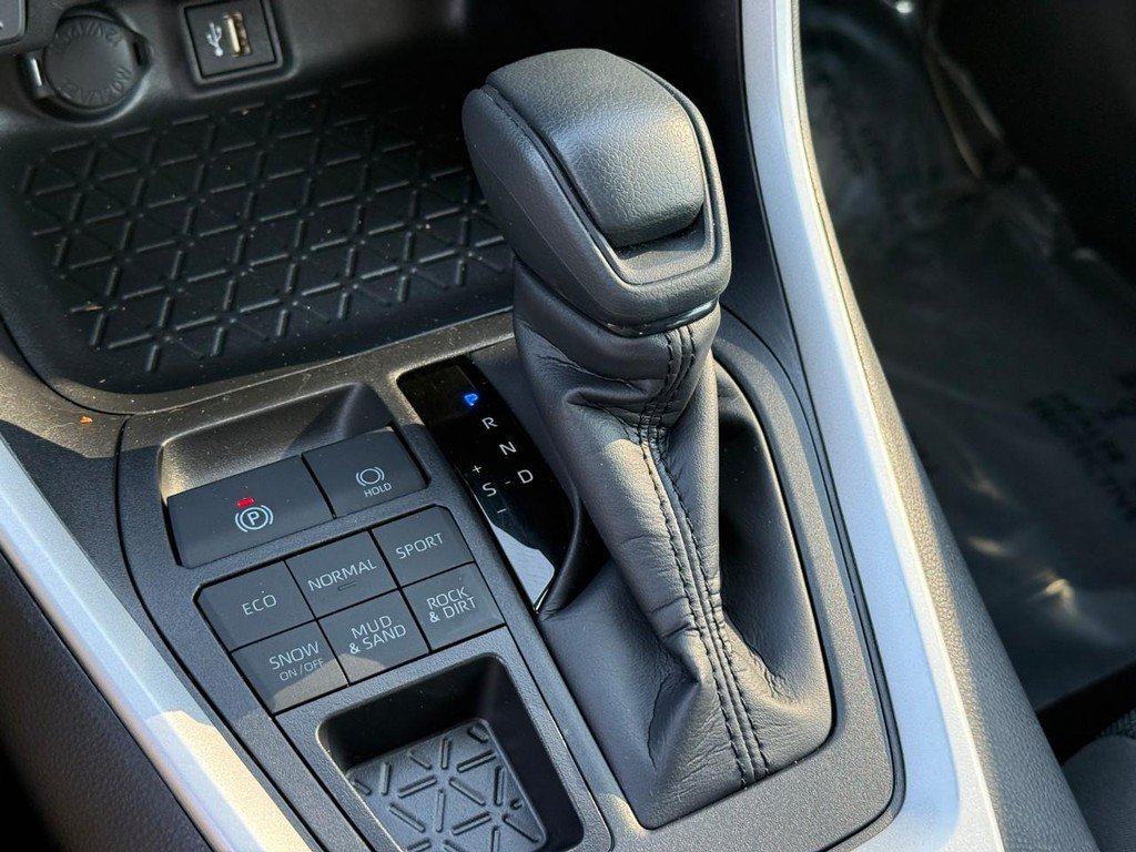 Certified 2025 Toyota RAV4 LE AWD/4WD image 25