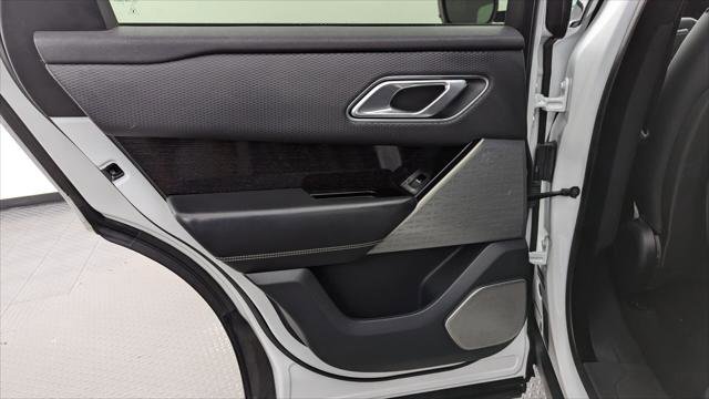 Used 2018 Land Rover Range Rover Velar R-Dynamic SE image 17