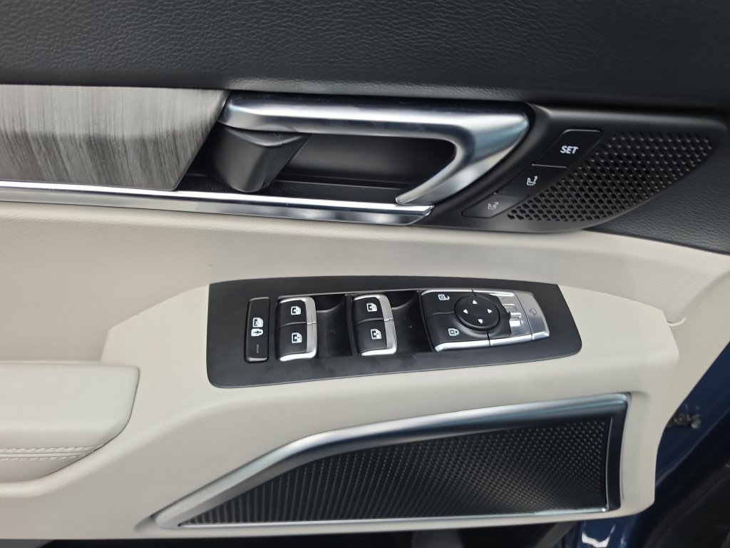 Used 2024 Kia Telluride SX w/ Towing Package FWD image 19