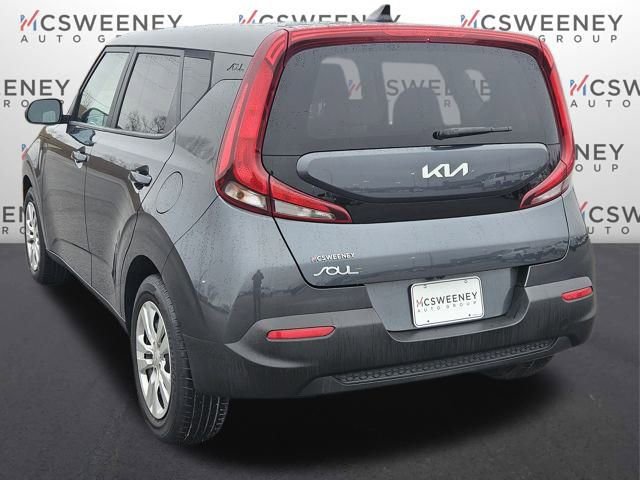 Used 2022 Kia Soul LX image 3