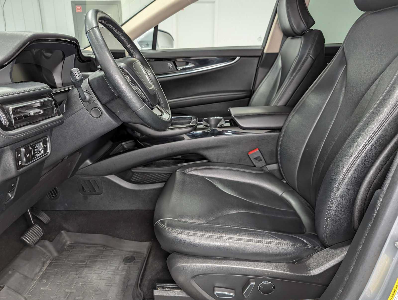 Certified 2023 Lincoln Nautilus AWD w/ Premium Package image 4