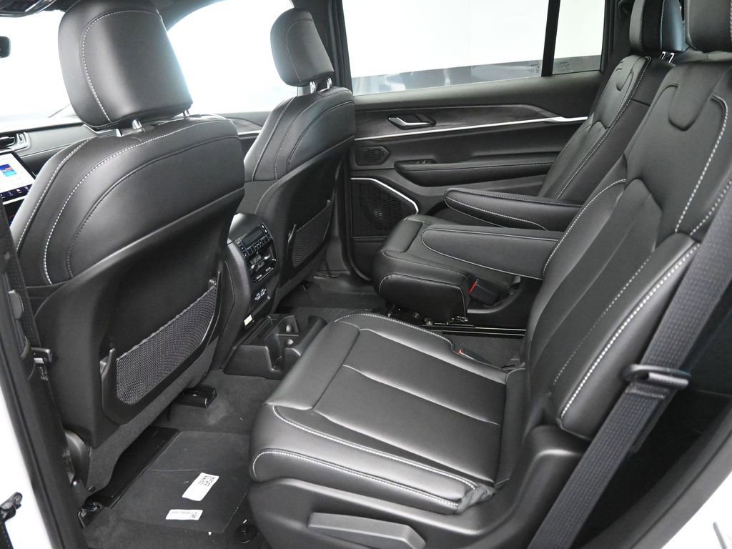 New 2025 Jeep Grand Cherokee L Limited w/ Black Appearance Package image 18