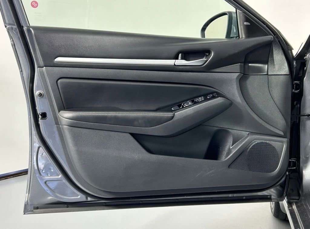 Used 2025 Nissan Altima 2.5 SL FWD image 30