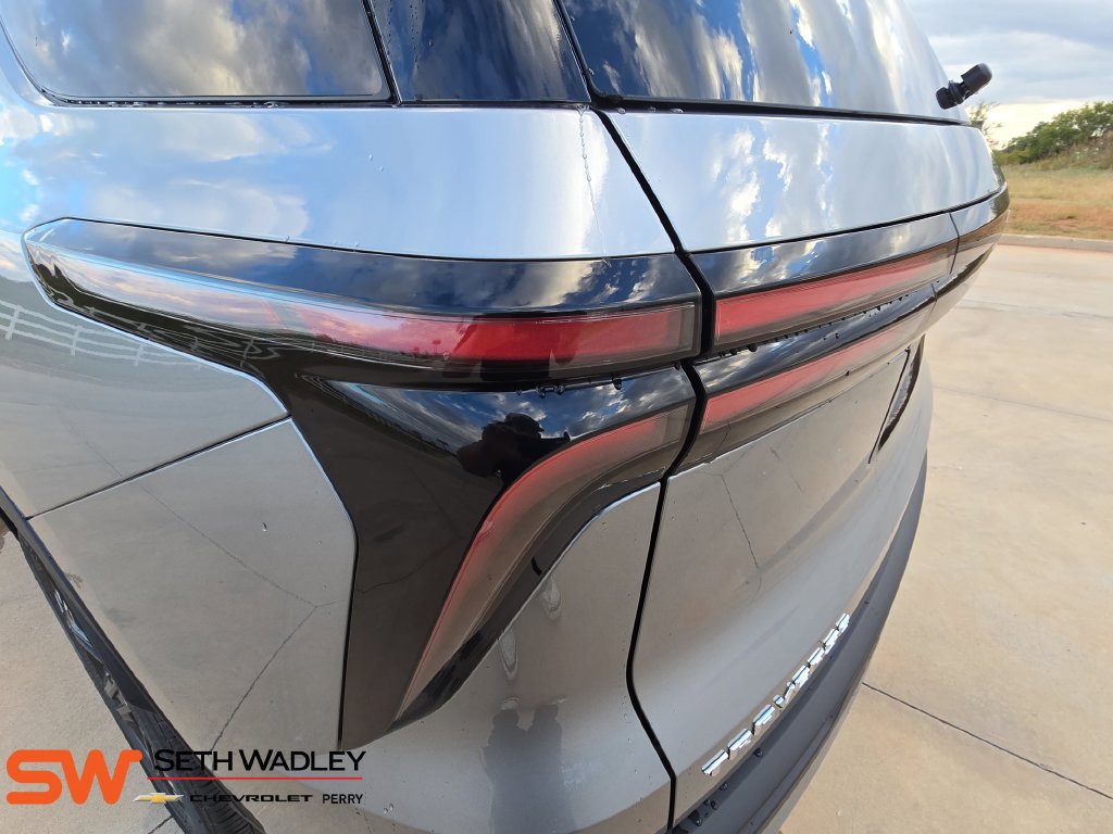 New 2027 Chevrolet Traverse LT w/ Driver Confidence Package FWD image 34
