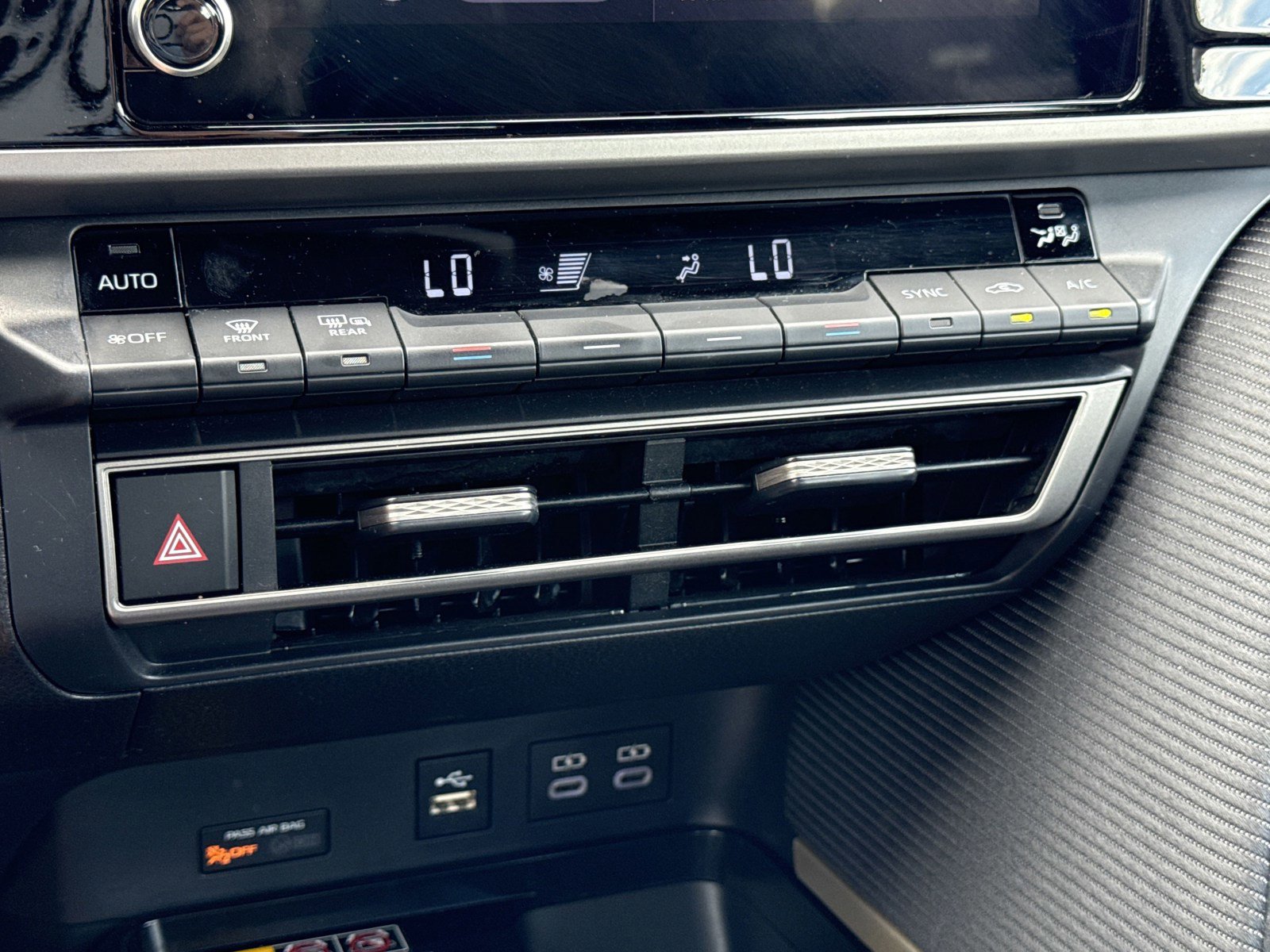 Used 2025 Toyota Camry SE image 25