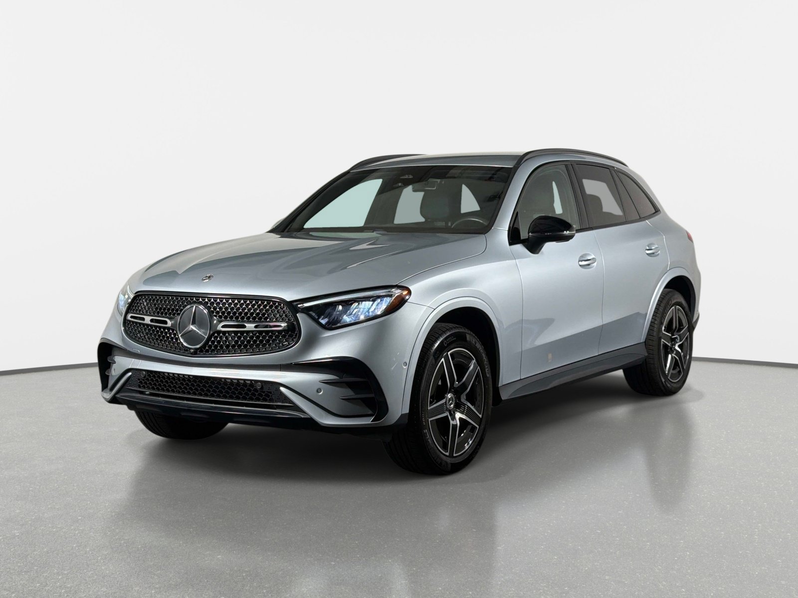 Used 2025 Mercedes-Benz GLC 300 4MATIC w/ AMG Line image 7