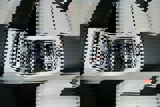 Used 2019 Rolls-Royce Dawn image 26