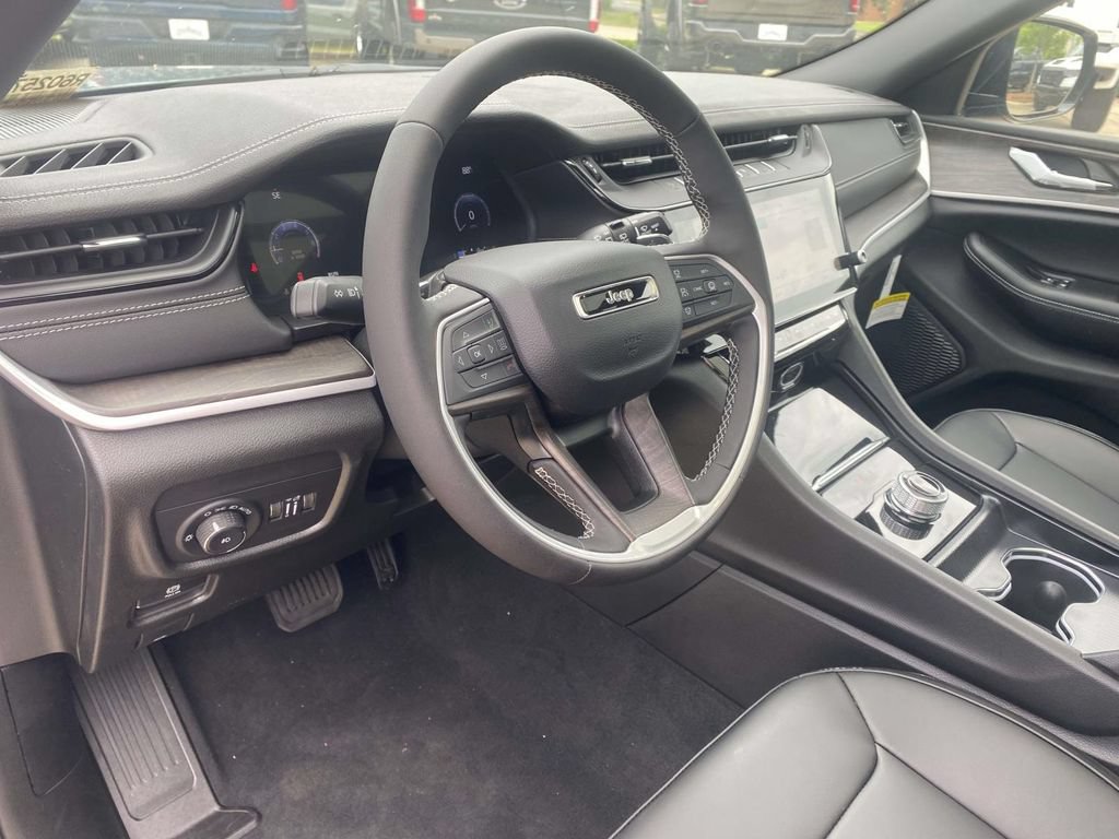 New 2026 Jeep Grand Cherokee Limited w/ Limited Altitude Package RWD image 18