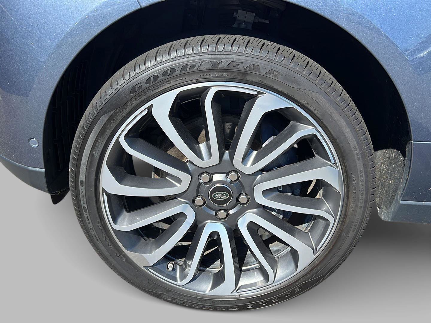 Used 2020 Land Rover Range Rover HSE image 28