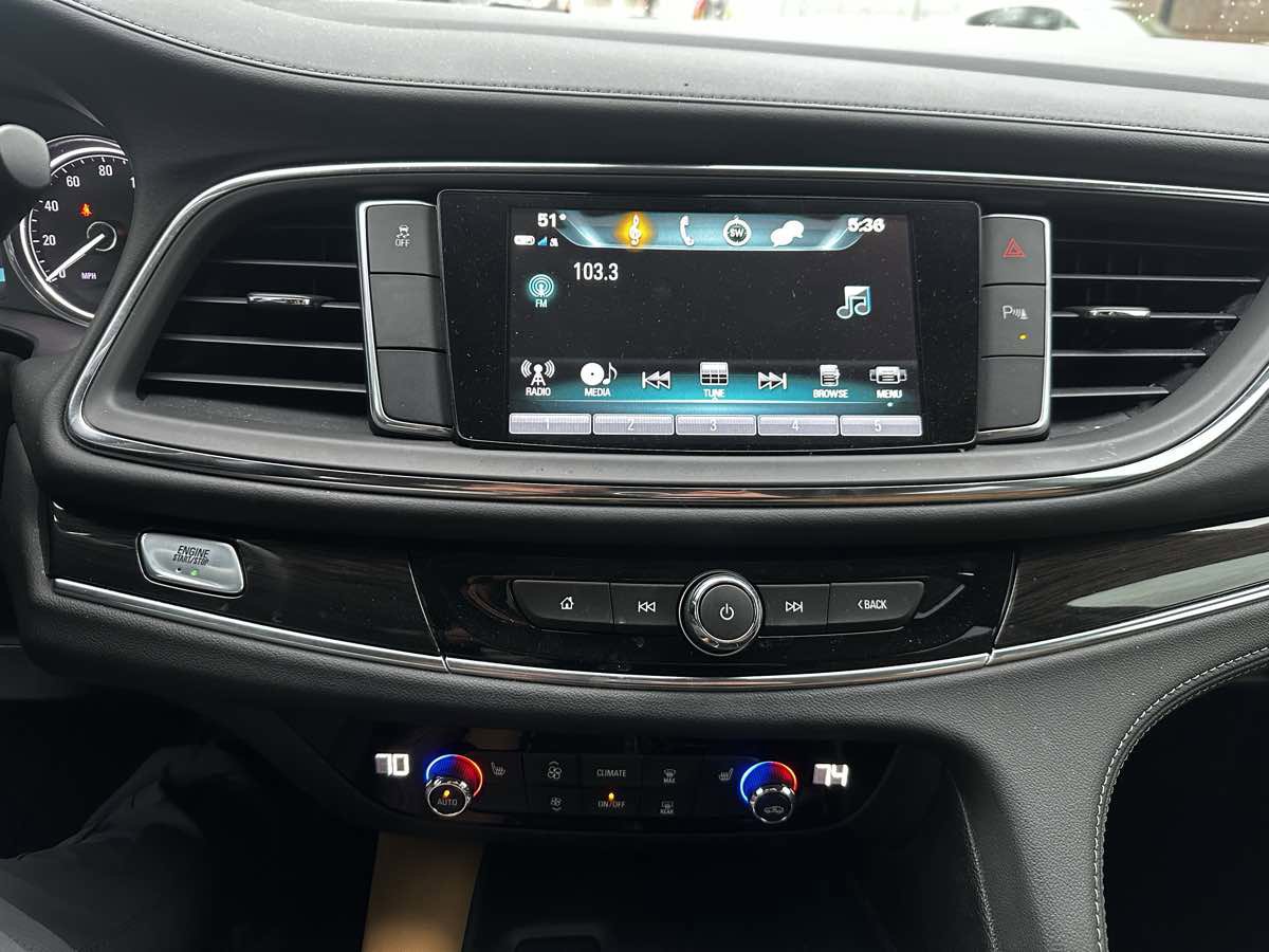 Used 2018 Buick Enclave Essence image 33