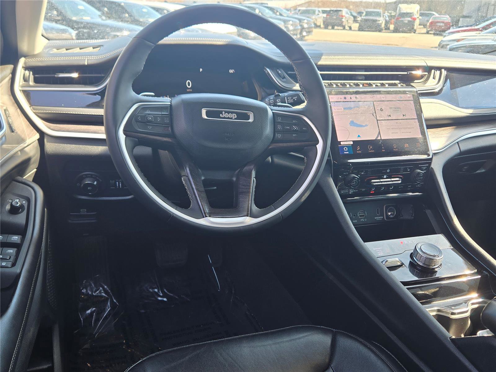 Used 2023 Jeep Grand Cherokee Limited AWD/4WD image 17