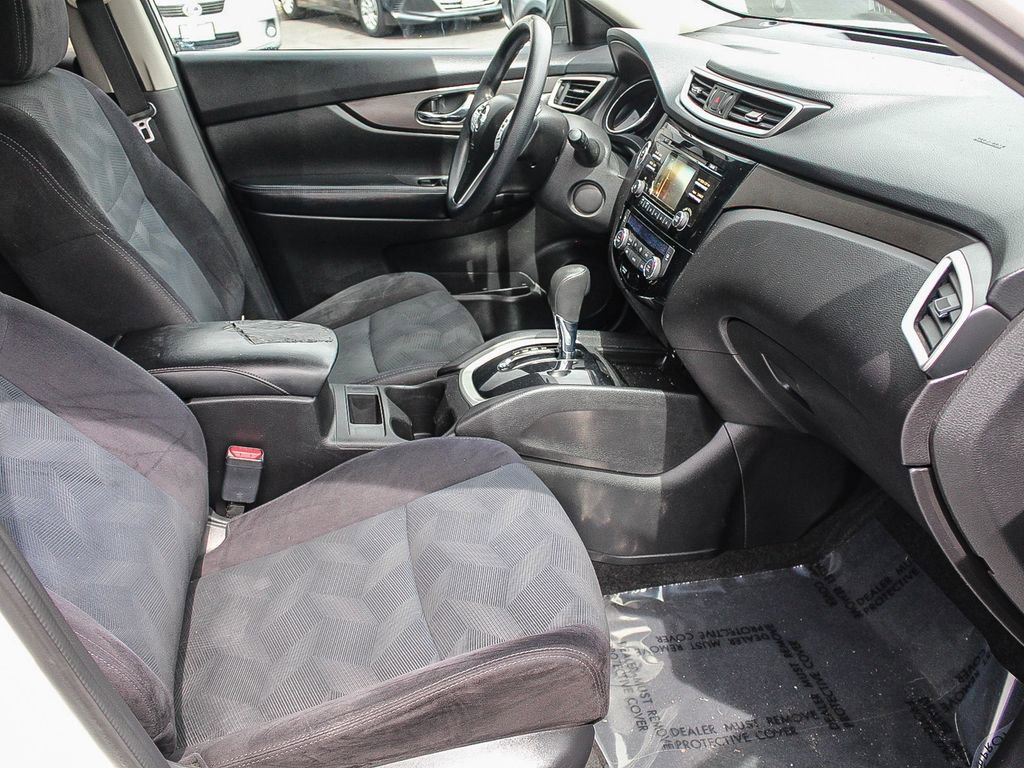 Used 2014 Nissan Rogue SV w/ SV Family Package image 18